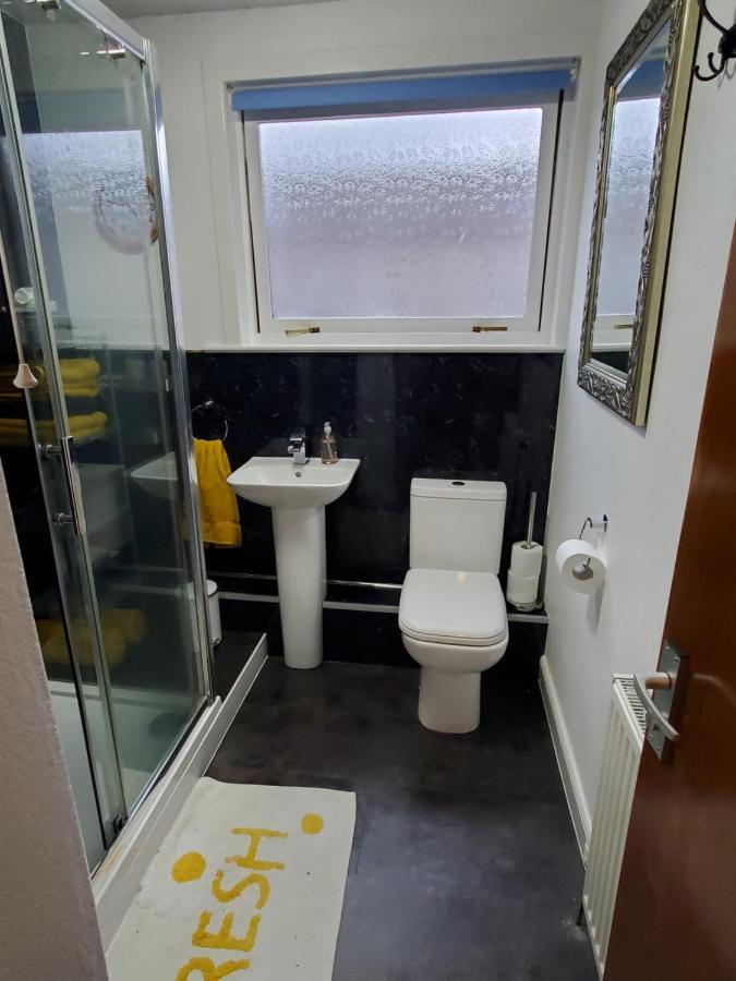 Carvetii - Mayhaven House - Tranquil Cul-De-Sac - 2 Bedrooms, Sleeps 4 Guests ダンファームリン エクステリア 写真